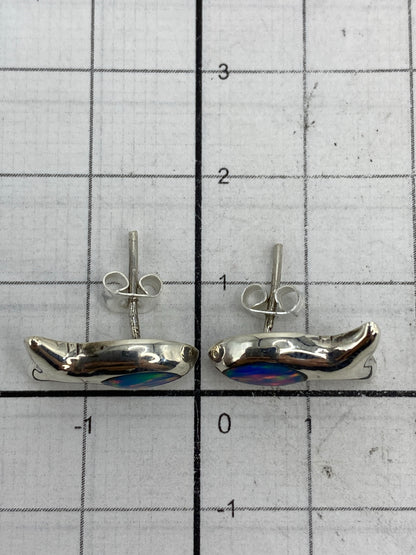 Aretes sobre escala mostrando el peso de 1.2 g el par