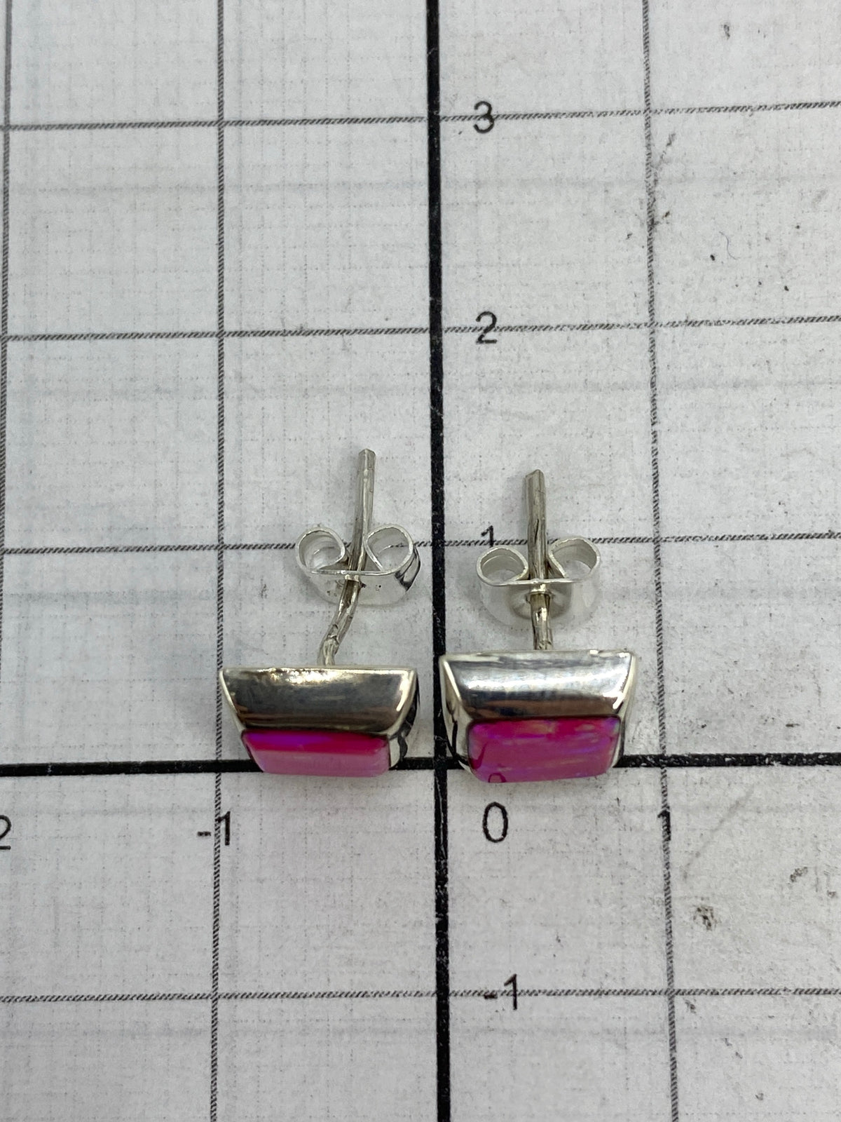 Cierre posterior de los aretes con mariposa en plata 925