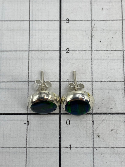 Reverso de los aretes mostrando el Quinto 925 en la plata