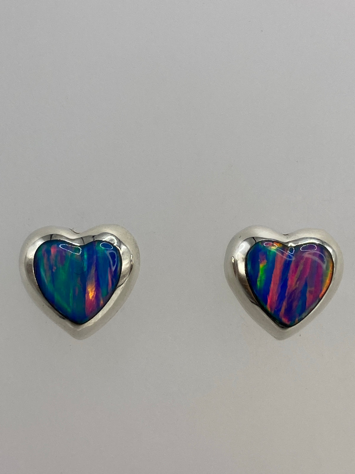 Aretes de plata Taxco en escala de medida mostrando 1.4 cm de largo