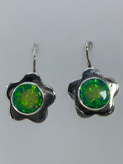 Par de aretes de plata 950 con ópalo de fuego verde limón en forma de flor