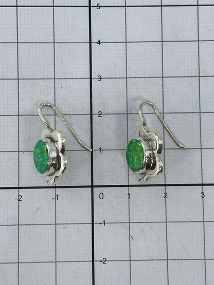 Aretes sobre fondo blanco mostrando el Quinto 950 grabado