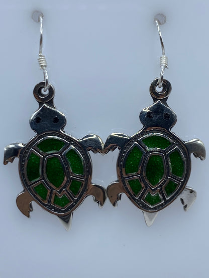 Detalle de la tortuga prehispánica en plata — símbolo de protección