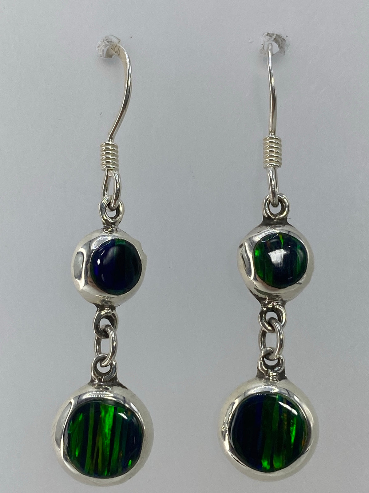 Aretes de 4 cm con gancho de plata y piedra multicolor