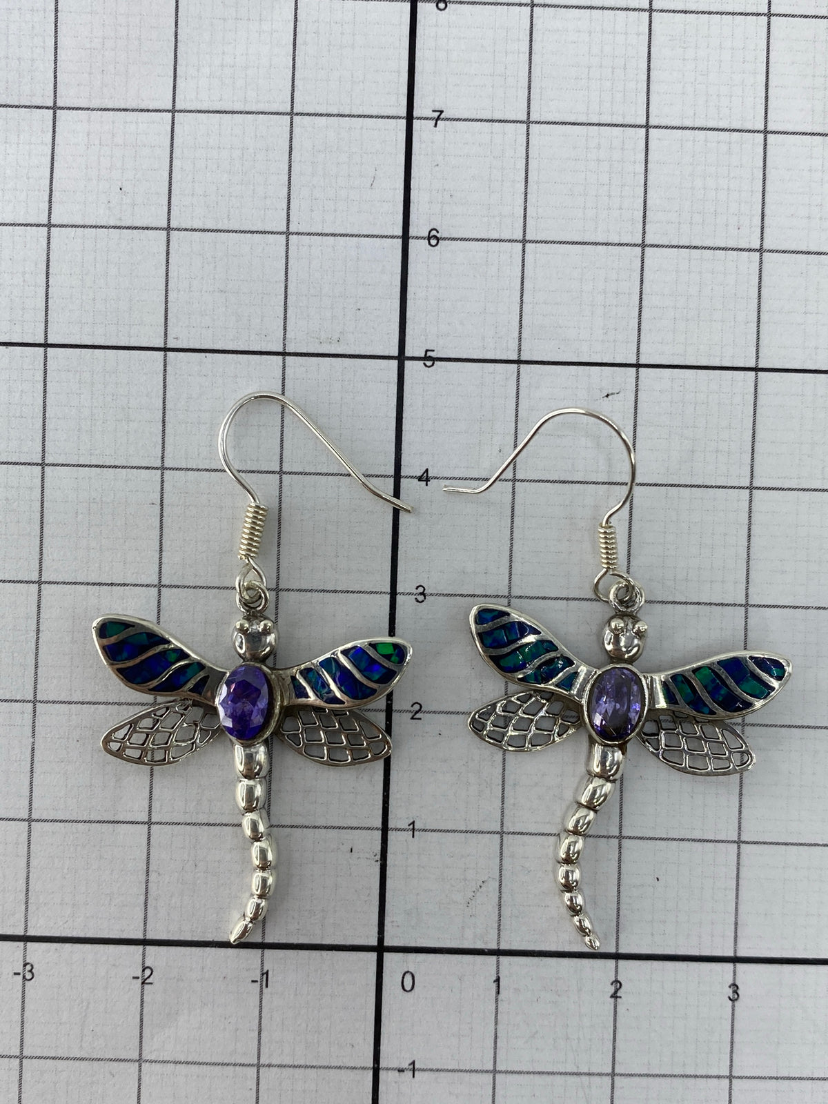 Aretes sobre fondo blanco mostrando el Quinto 950
