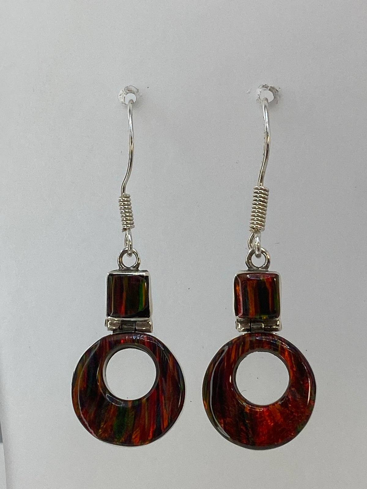 Par de aretes de plata 950 con Ópalo de Fuego multicolor en tonos rojo, naranja y verde