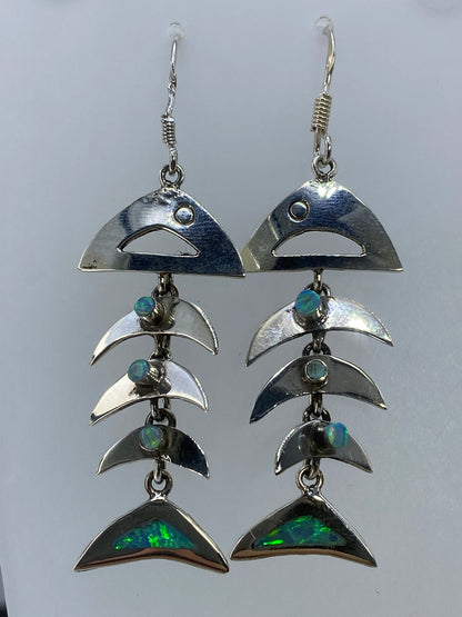 Par de aretes largos de plata 950 con Ópalo de Fuego azul cielo engastado a mano