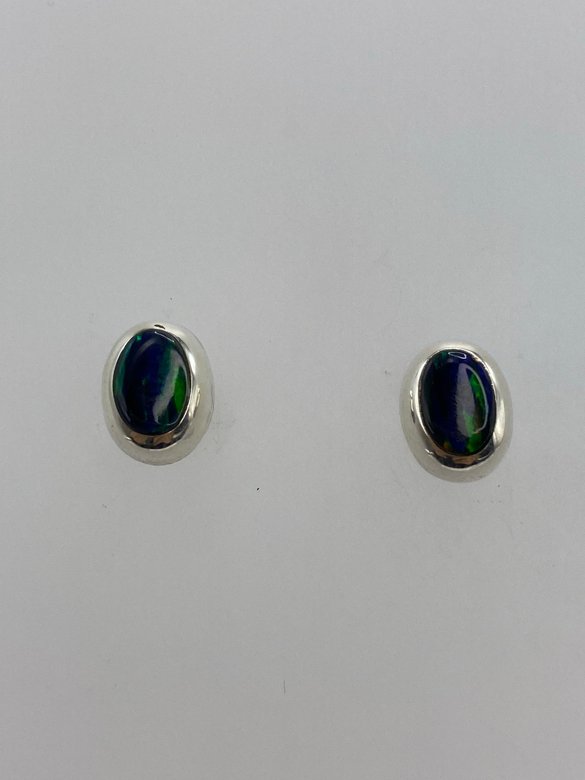 Aretes de plata 925 con ópalo de fuego multicolor, 1.3 cm de largo, cierre de presión