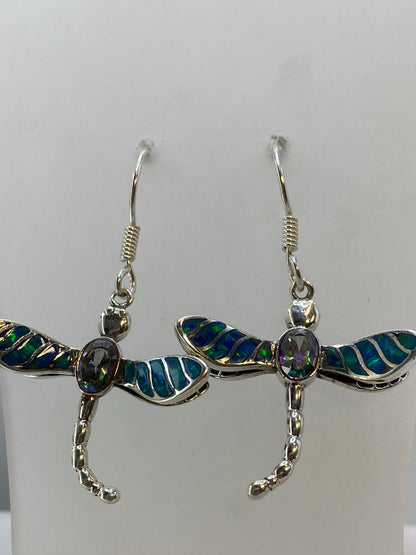 Par de aretes dragonfly de plata 950 con ópalo de fuego multicolor en diseño de libélula