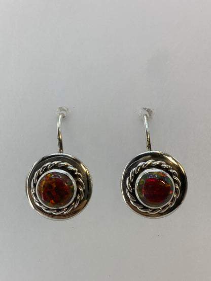 Par de aretes de plata 950 con ópalo de fuego multicolor en marco circular de filigrana