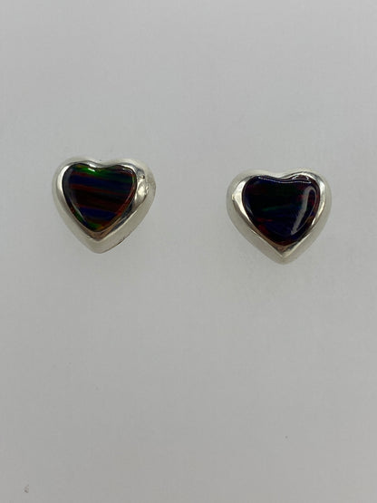 Aretes de Ópalo de Fuego mostrando los tonos rojos, naranjas y verdes de la piedra