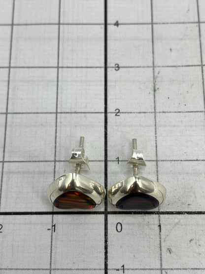 Aretes sobre escala métrica mostrando tamaño de 1.4 cm