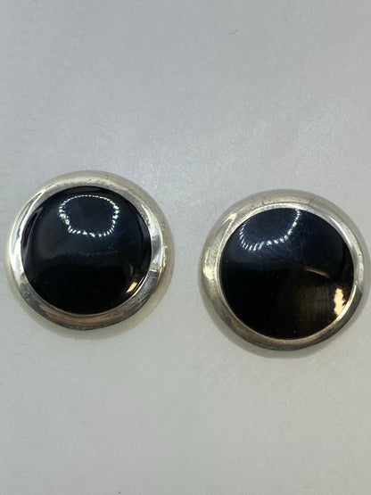 Postes de presión de plata pura en los aretes de piedra negra