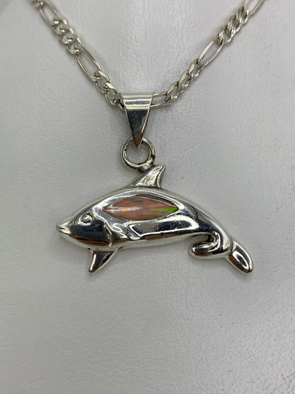 Dije tiburón de plata 925 con Ópalo de Fuego iridiscente, colgado en cadena
