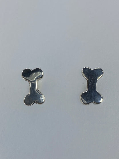 Par de aretes de plata cartoneado minimalista, forma orgánica suave