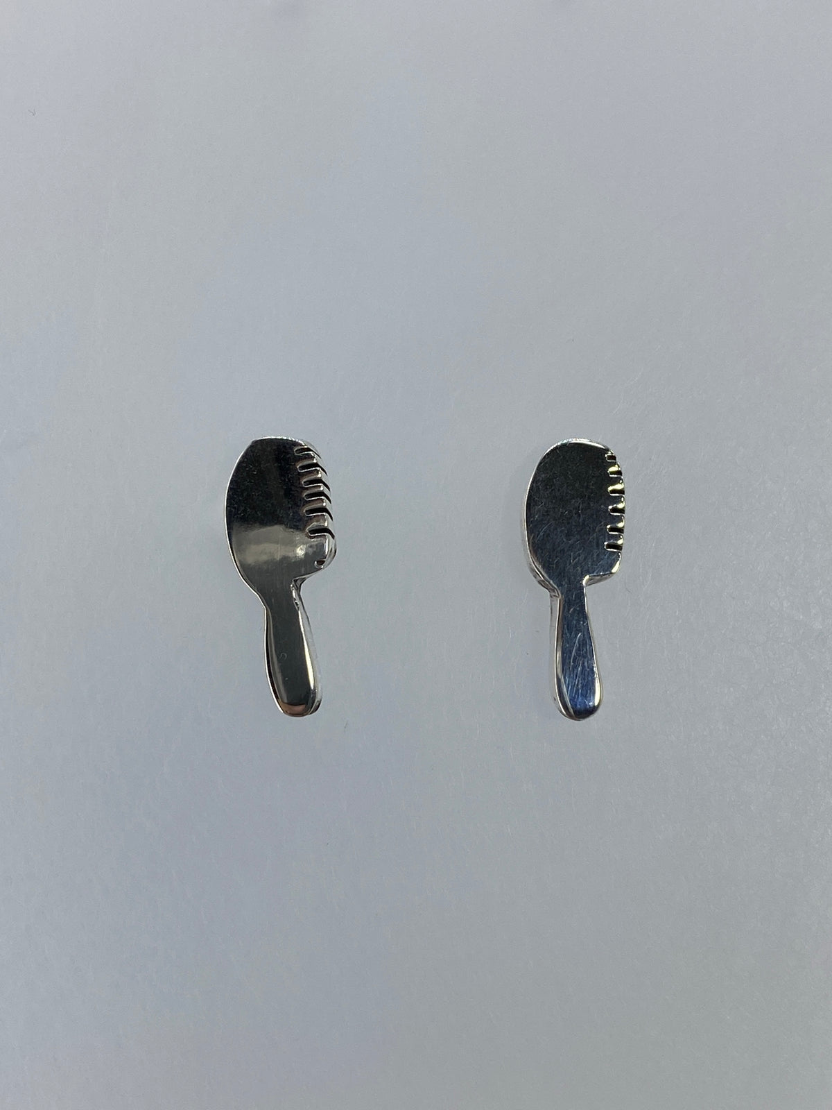 Aretes cartoneado Taxco mostrando el volumen 3D y acabado pulido
