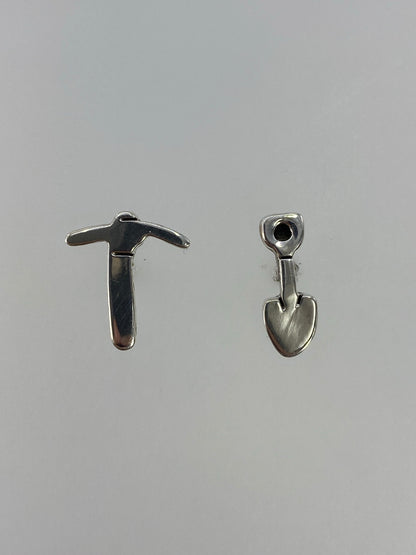Detalle del cartoneado 3D de los aretes de plata 925