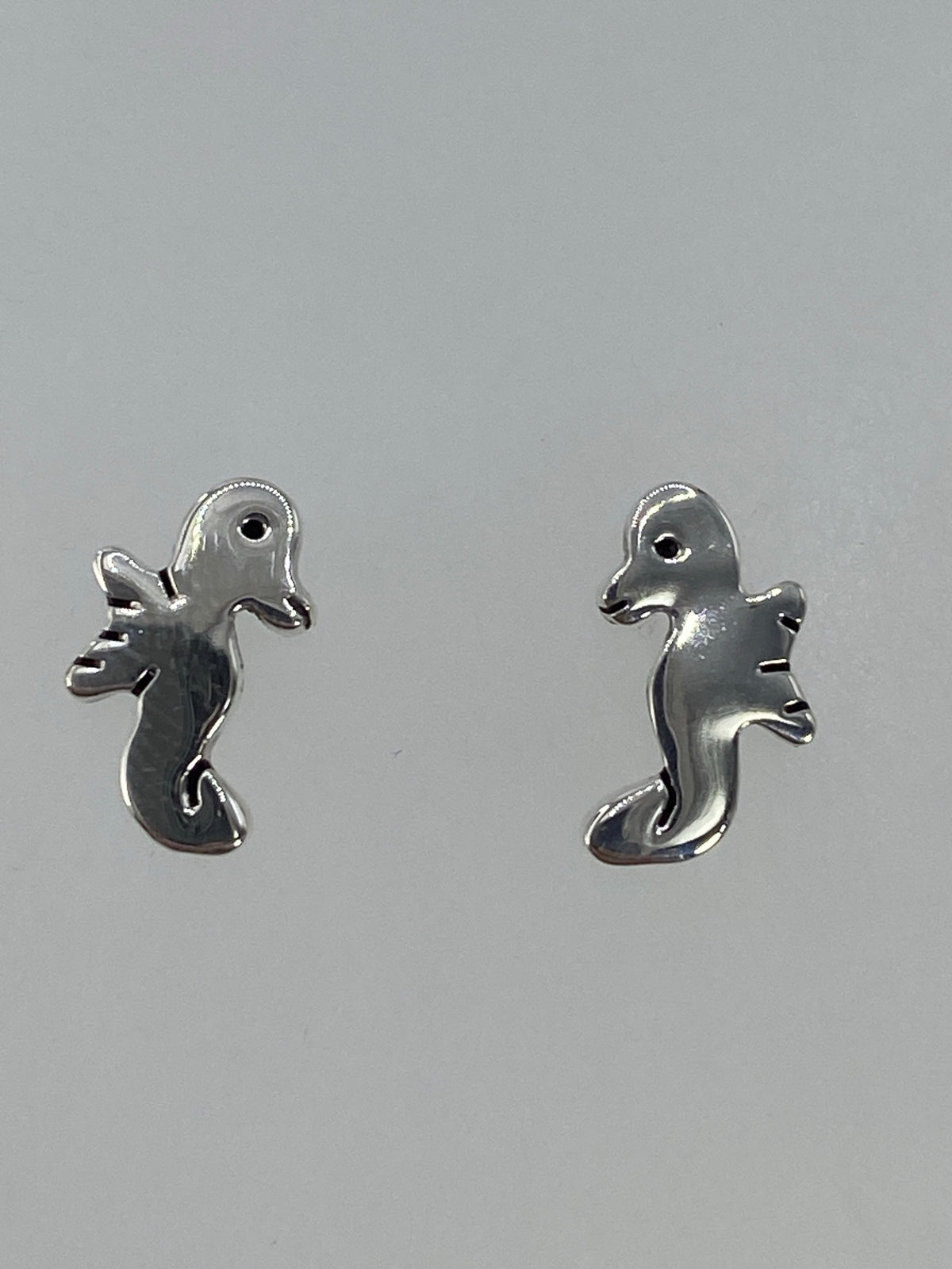 Par de aretes de plata 925 en forma de caballito de mar, cartoneado de Taxco