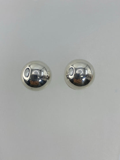 Arete individual mostrando el volumen 3D del cartoneado de plata 925