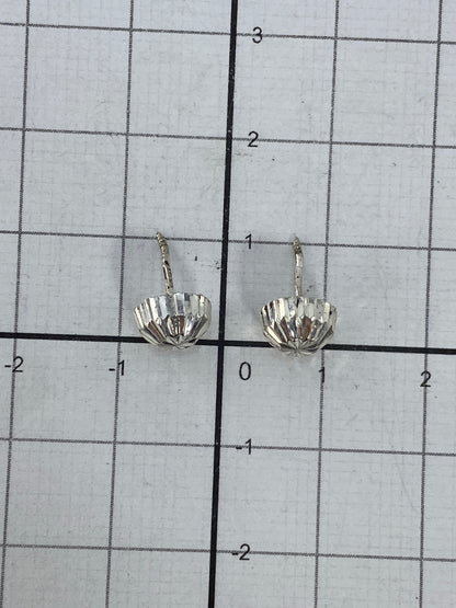 Aretes de plata Taxco con poste de presión, vistos desde el lado