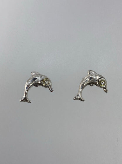 Par de aretes delfín en plata 925, 1 cm, vistos de frente