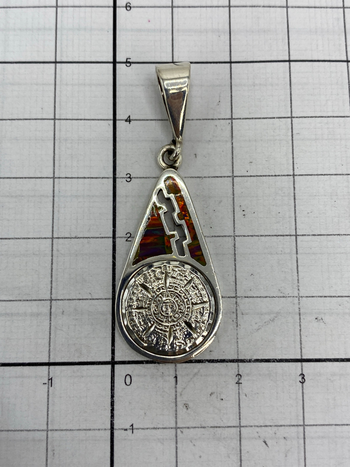 Reverso del dije con marca MEXICO 950, hallmark de autenticidad