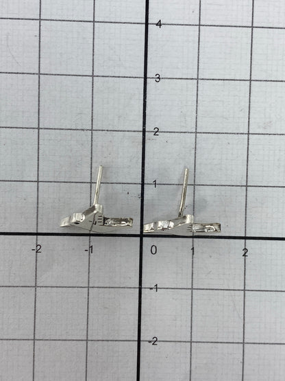 Aretes colibrí de plata 925 sobre fondo blanco mostrando el acabado pulido