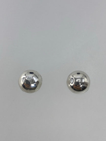 Aretes de plata cartoneado minimalistas en esferas pulidas, el par