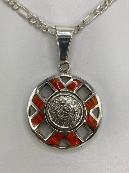 Detalle del ópalo naranja y el engaste combinado en plata pulida