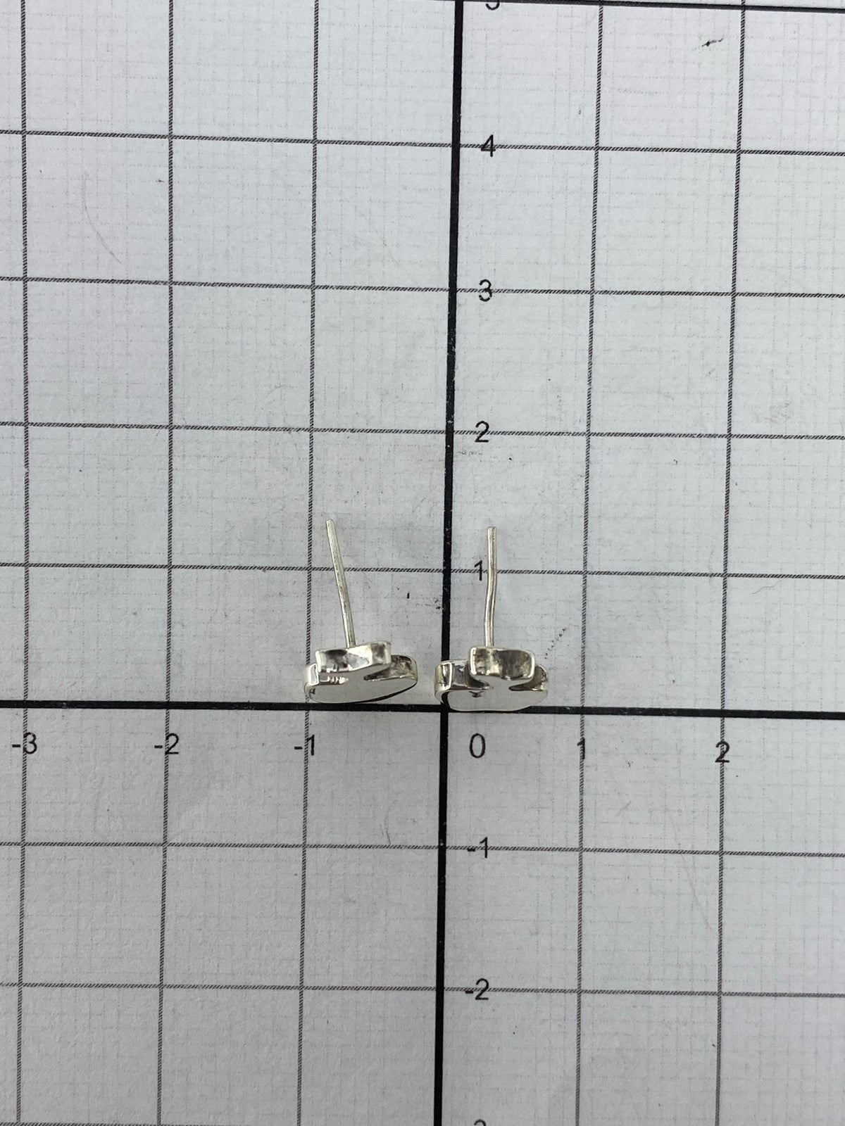 Aretes de plata 925 con Quinto sobre fondo blanco