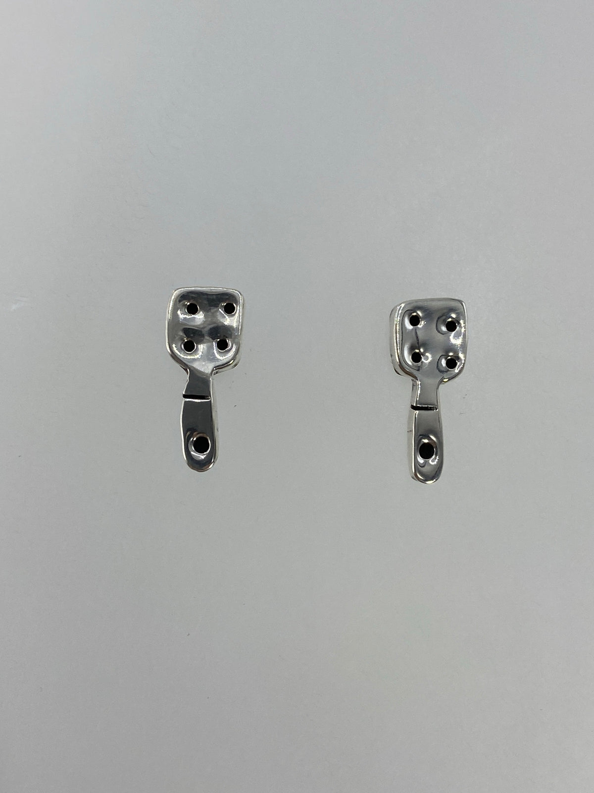 Aretes de plata 925 con cartoneado de Taxco visto de frente
