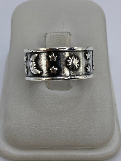 Anillo de plata 925 con relieve repujado de luna y estrellas, talla 8