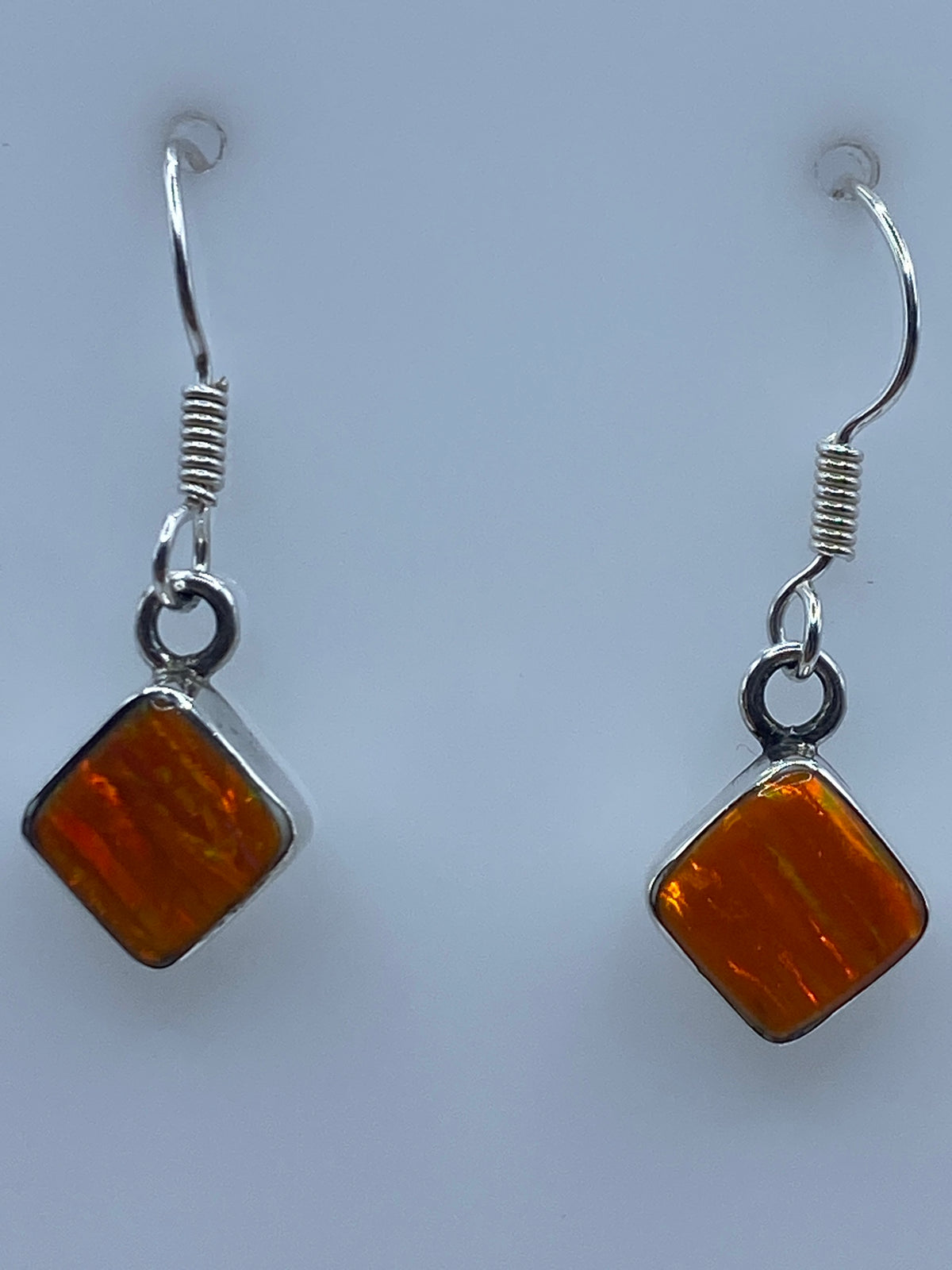 Par de aretes de plata 925 con Ópalo de Fuego naranja, diseño cuadrado minimalista