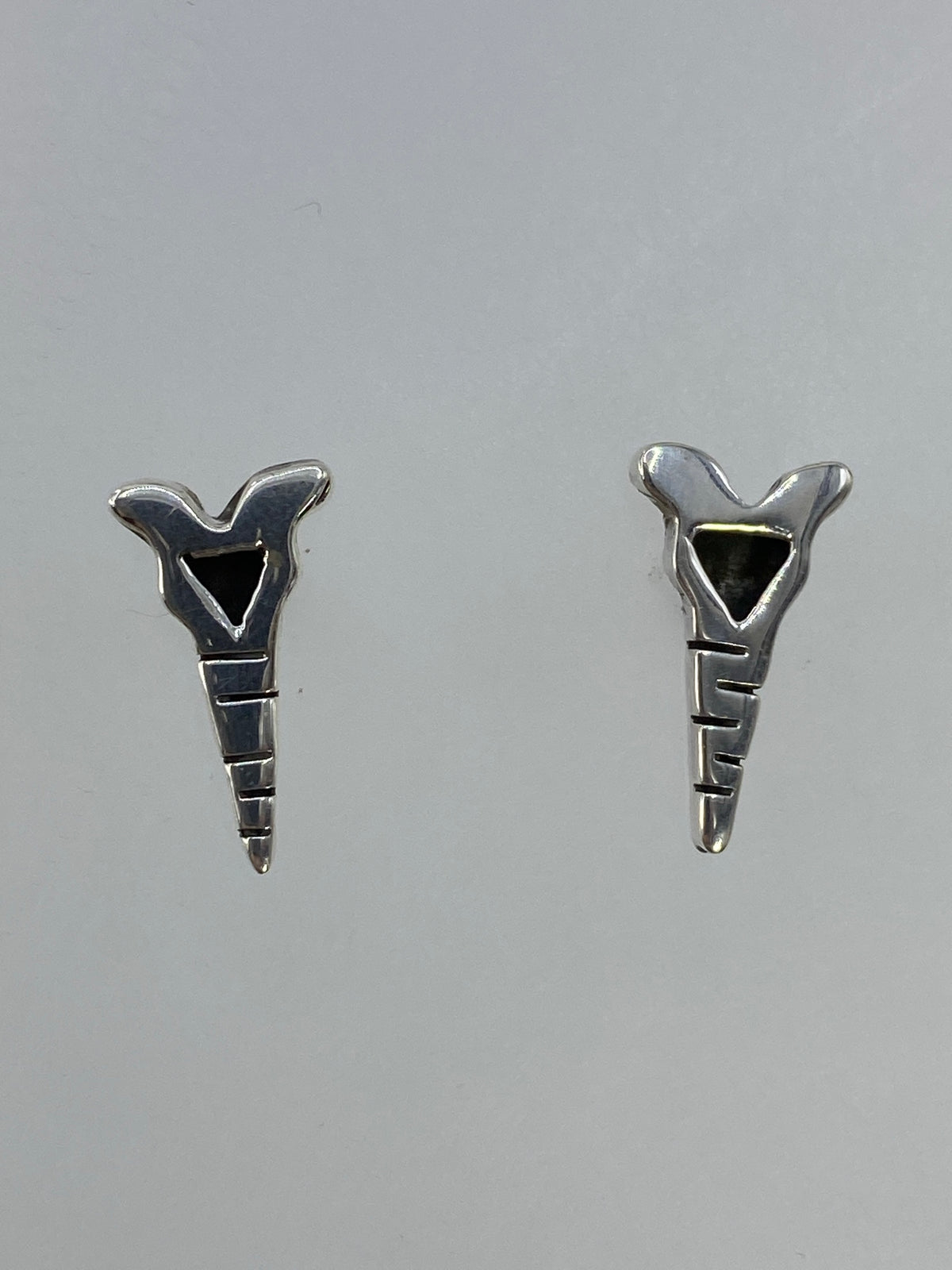 Aretes de plata cartoneado minimalista en forma de lanza con Quinto 925