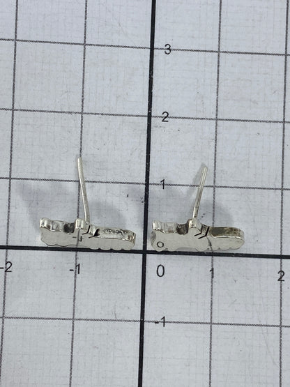 Par de aretes de plata ligeros, cierre de poste y mariposa