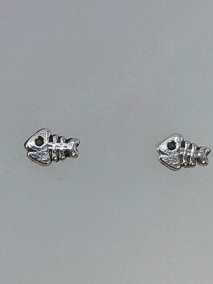 Detalle del volumen 3D del cartoneado en plata 925, acabado pulido brillante