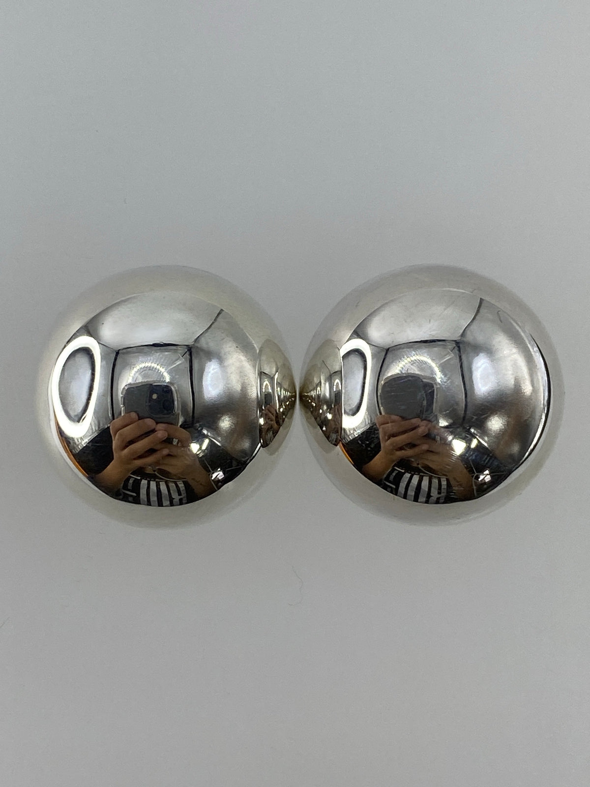 Par de aretes esféricos de plata 925 cartoneado, pulidos y espejados