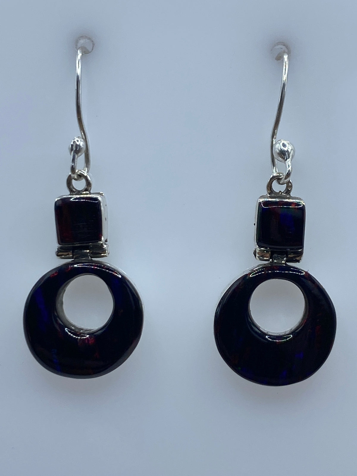 Par de aretes de plata 950 con ópalo de fuego multicolor, gancho Fish Hook pulido