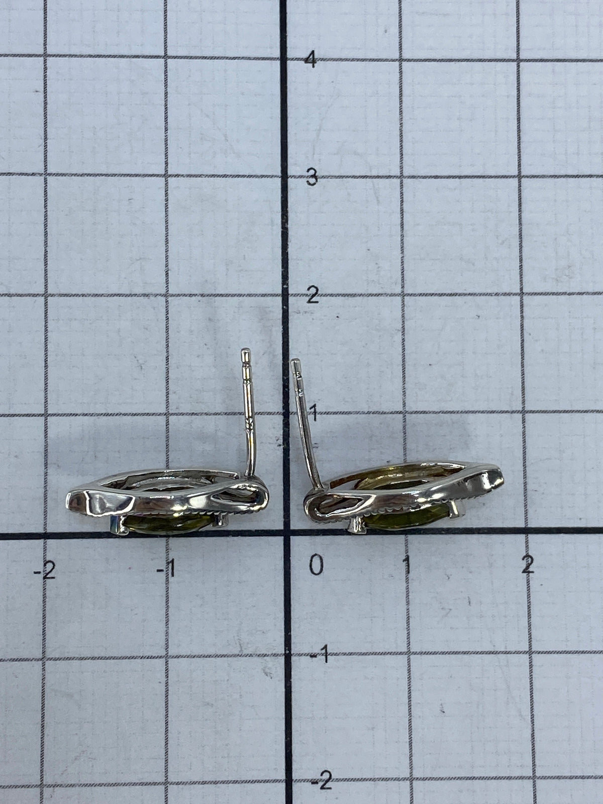 Par de aretes en caja de presentación listo para regalo
