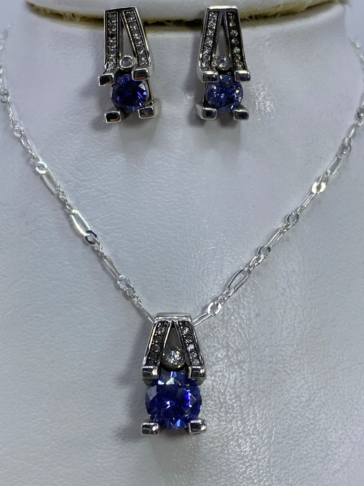 Par de aretes de plata 925 con circonia azul, 2 cm de largo, colgando de astas