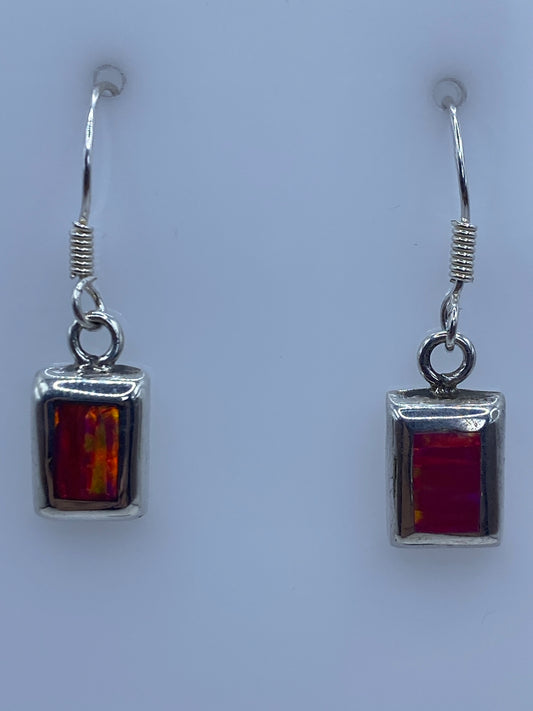 Par de aretes en plata 925 con Ópalo de Fuego rosa, colgando del gancho