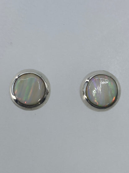 Aretes de plata con ópalo de fuego multicolor, 1.5 cm cada uno