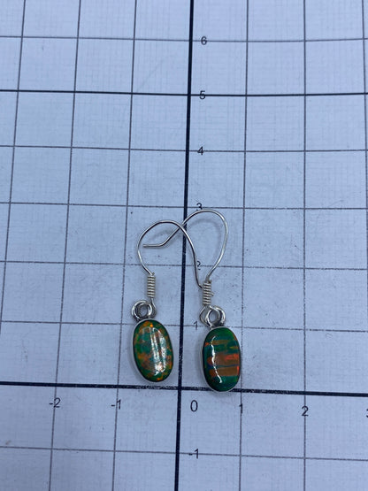 Aretes sobre escala de milímetros: 2.9 cm de largo