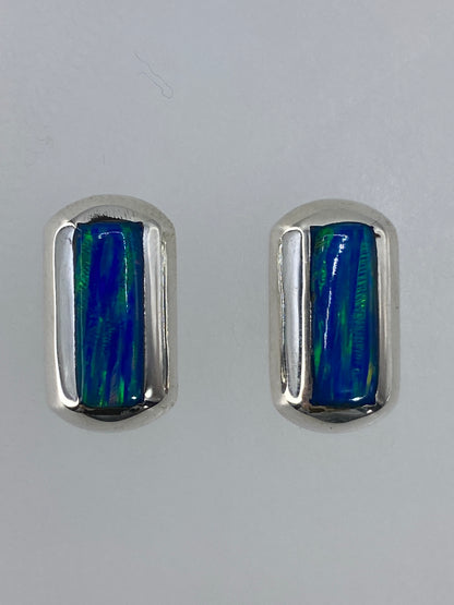 Par de aretes de plata con ópalo de fuego multicolor, destellos rojo naranja verde
