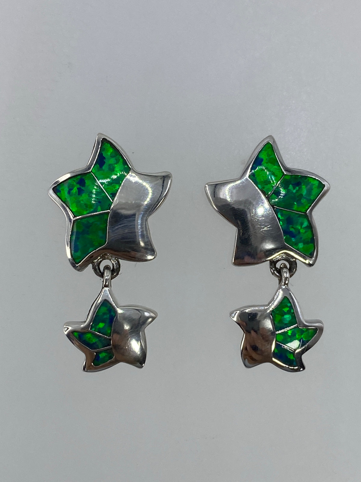Par de aretes de plata 925 con ópalo de fuego verde limón engastado a mano