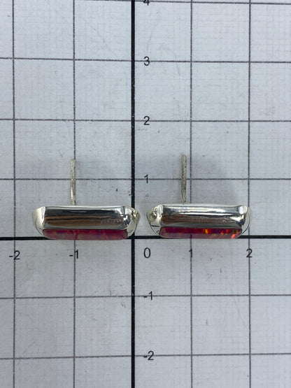 Sello 925 en los aretes de ópalo de fuego, plata auténtica