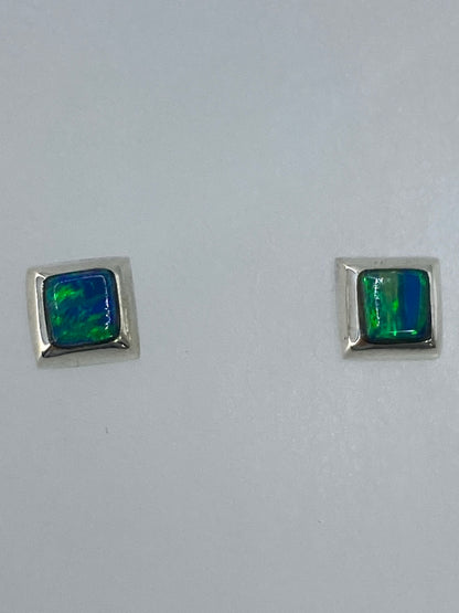 Par de aretes de plata 925 con ópalo de fuego verde limón engastado a mano