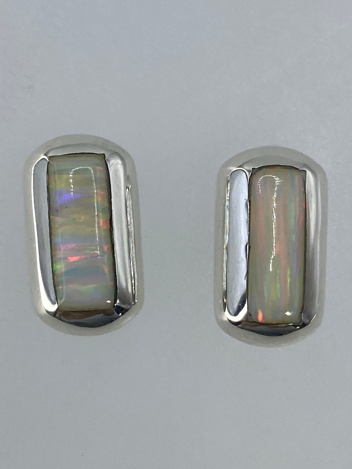 Par de aretes de plata 925 con ópalo de fuego multicolor engastado