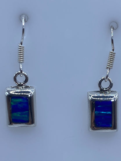 Aretes sobre regla milimetrada demostrando el largo de 3.4 cm