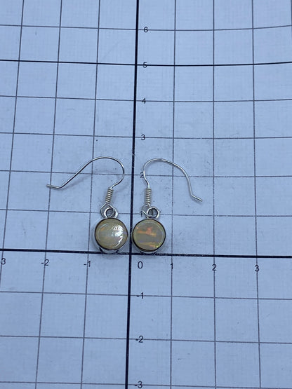 Aretes de plata 950 con fuego anaranjado y dorado del ópalo